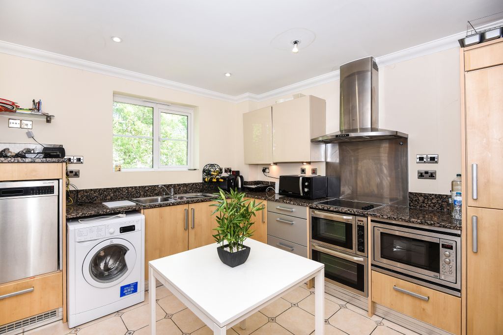 Property photo 2 of 10 Kitchen