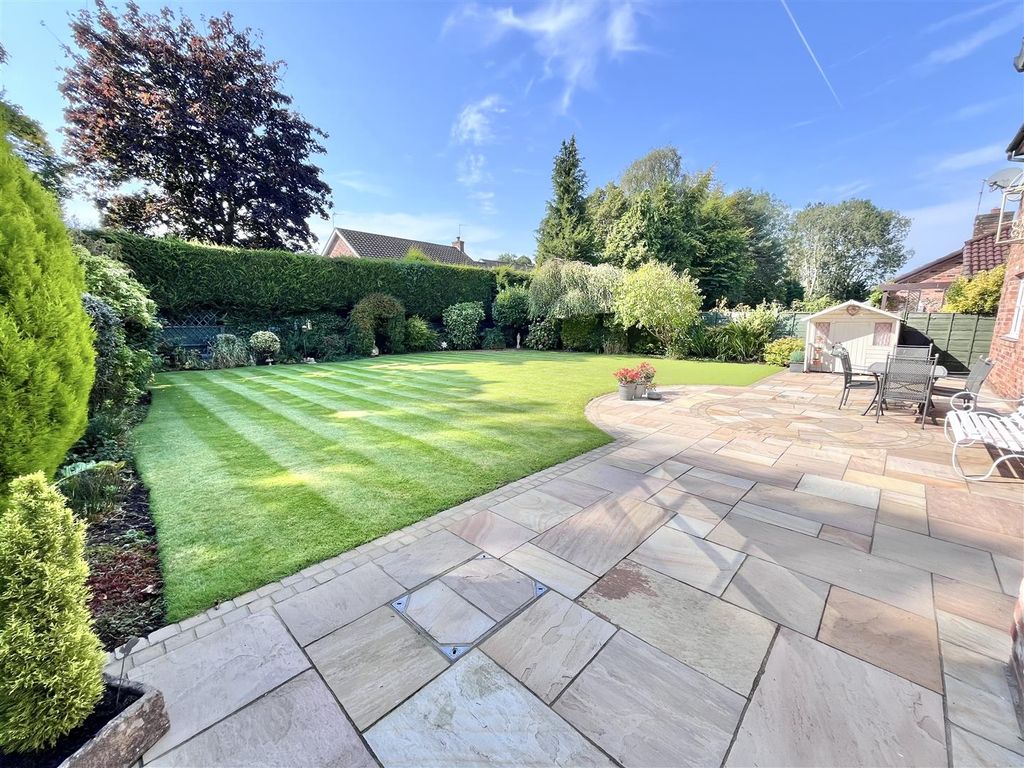 Property photo 2 of 31