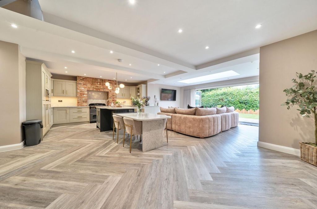 Property photo 1 of 26 1326693-14-6889Fb14Db3Be.Jpg