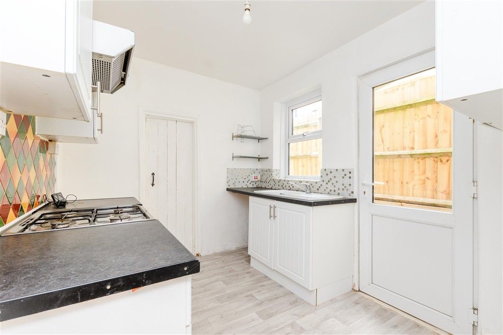 Property photo 3 of 9 Kitchen