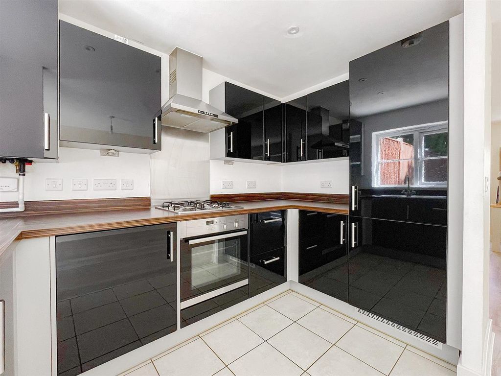 Property photo 2 of 20