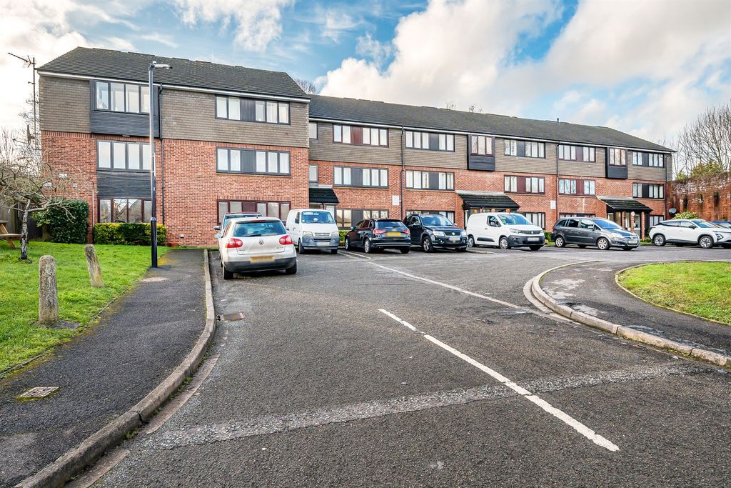 Property photo 1 of 12