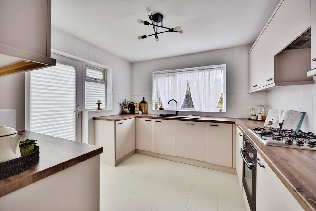 Property photo 3 of 20 Fbb_9981Edit