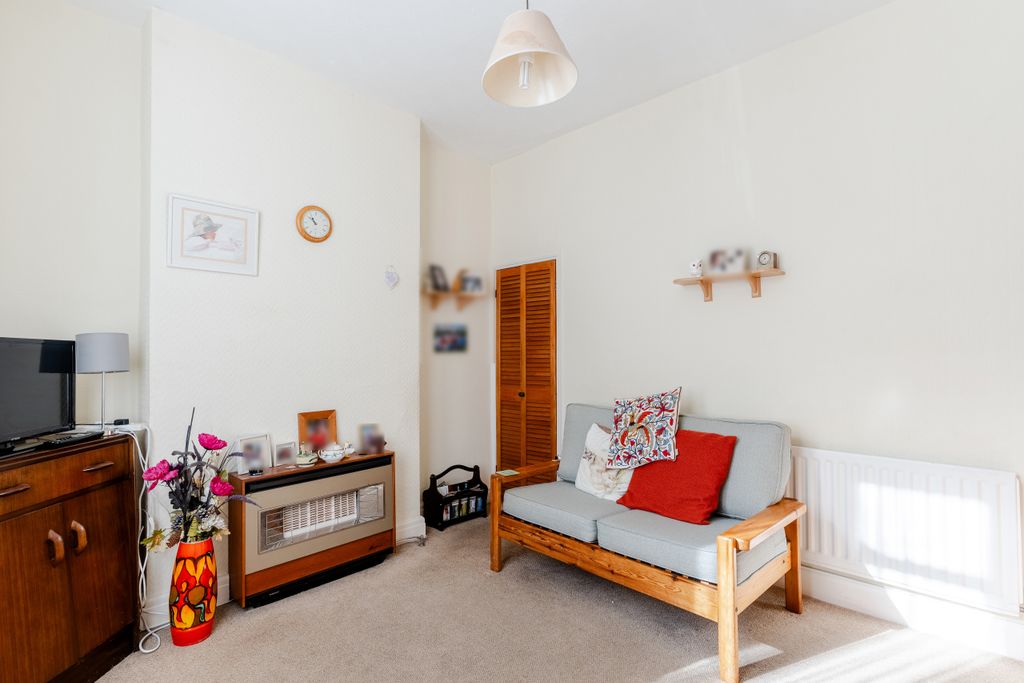Property photo 3 of 15 A7404750-Hdr-4