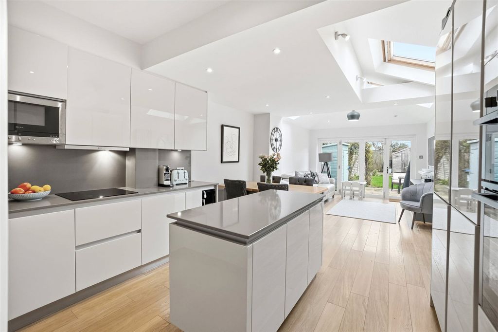 Property photo 3 of 10 Picture No. 11