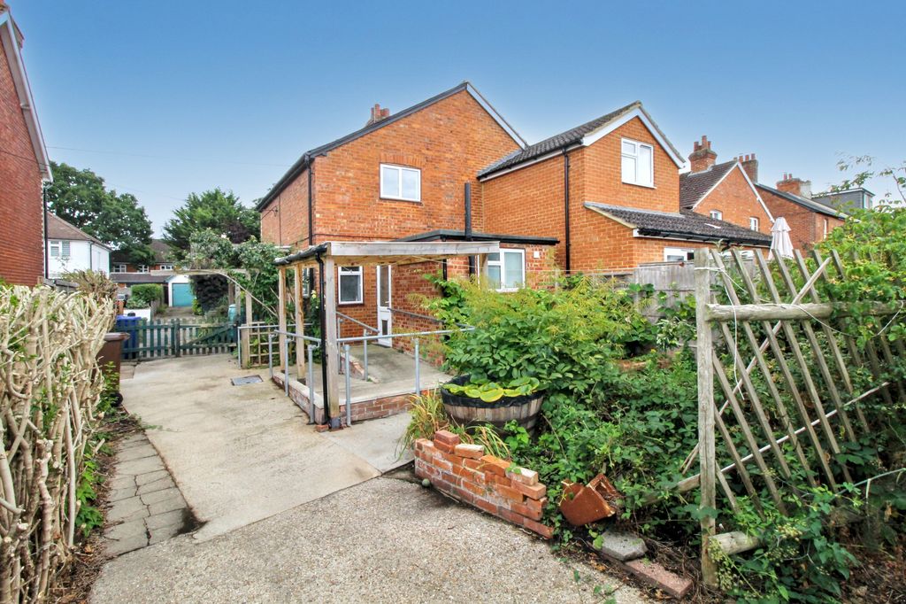Property photo 2 of 11