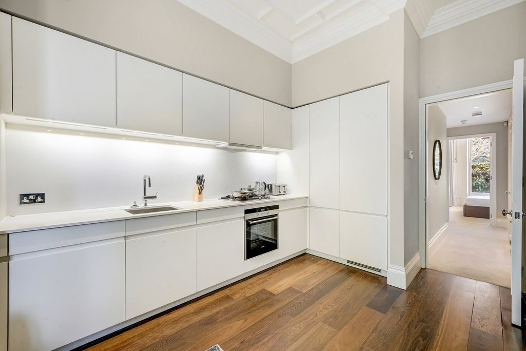 Property photo 3 of 9 Kitchen