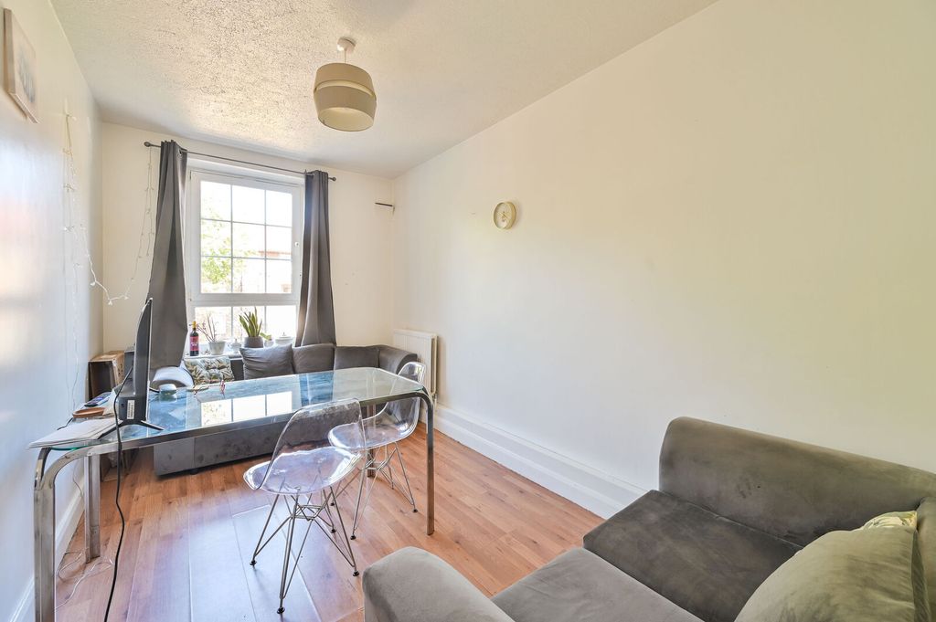 Property photo 2 of 7