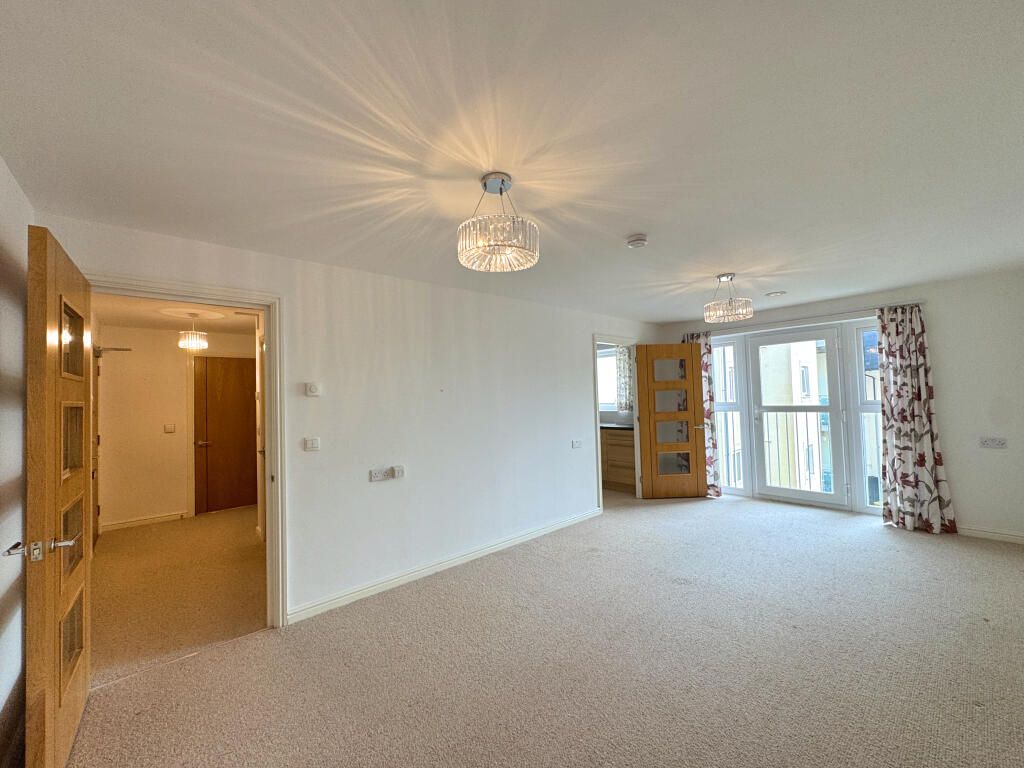 Property photo 2 of 31