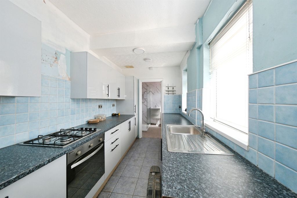 Property photo 2 of 18
