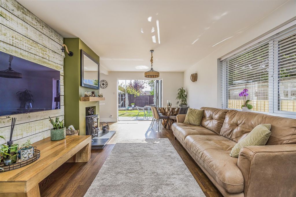 Property photo 3 of 32 5 Culver Drive, Hayling Island-Porticomarketing-So