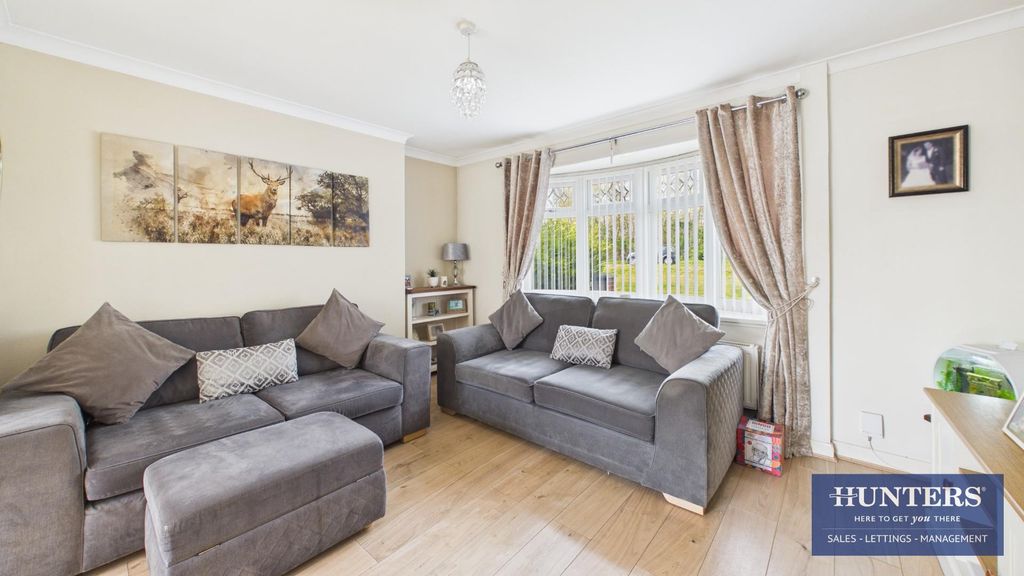 Property photo 3 of 21 Living Room