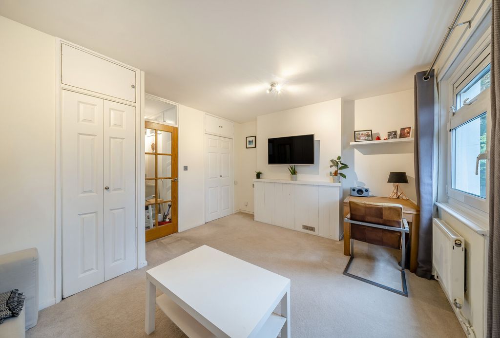 Property photo 2 of 8 1350947-16-68c294...