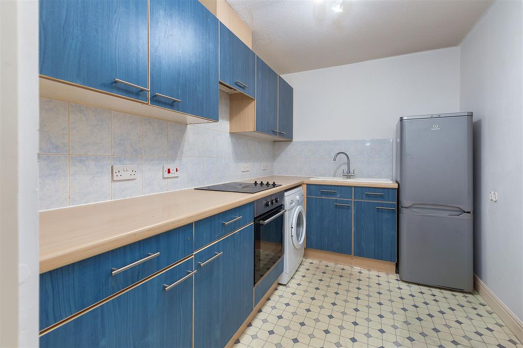Property photo 3 of 11