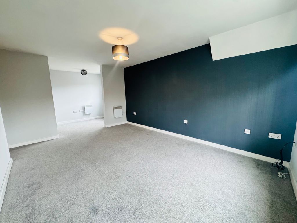 Property photo 2 of 7 Living Room