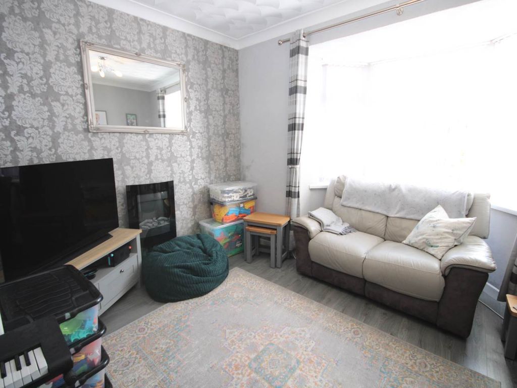 Property photo 2 of 17 Lounge