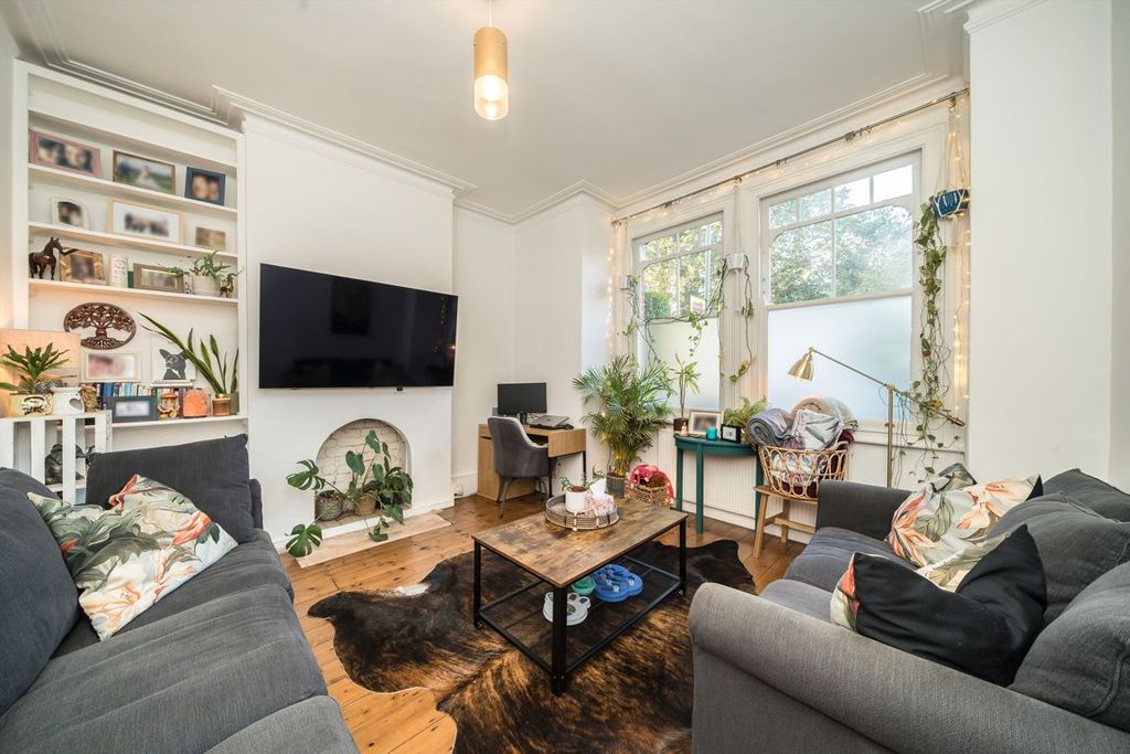 Property photo 1 of 8