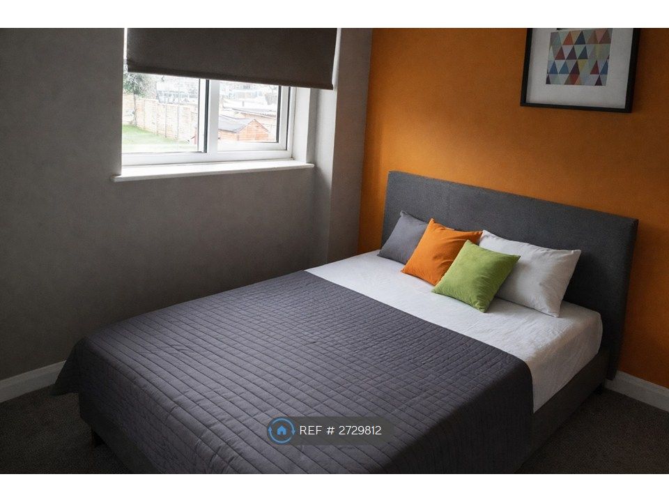 Property photo 2 of 8 Room 3