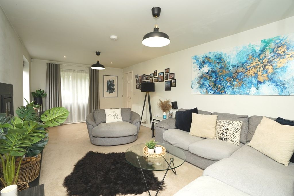 Property photo 2 of 19
