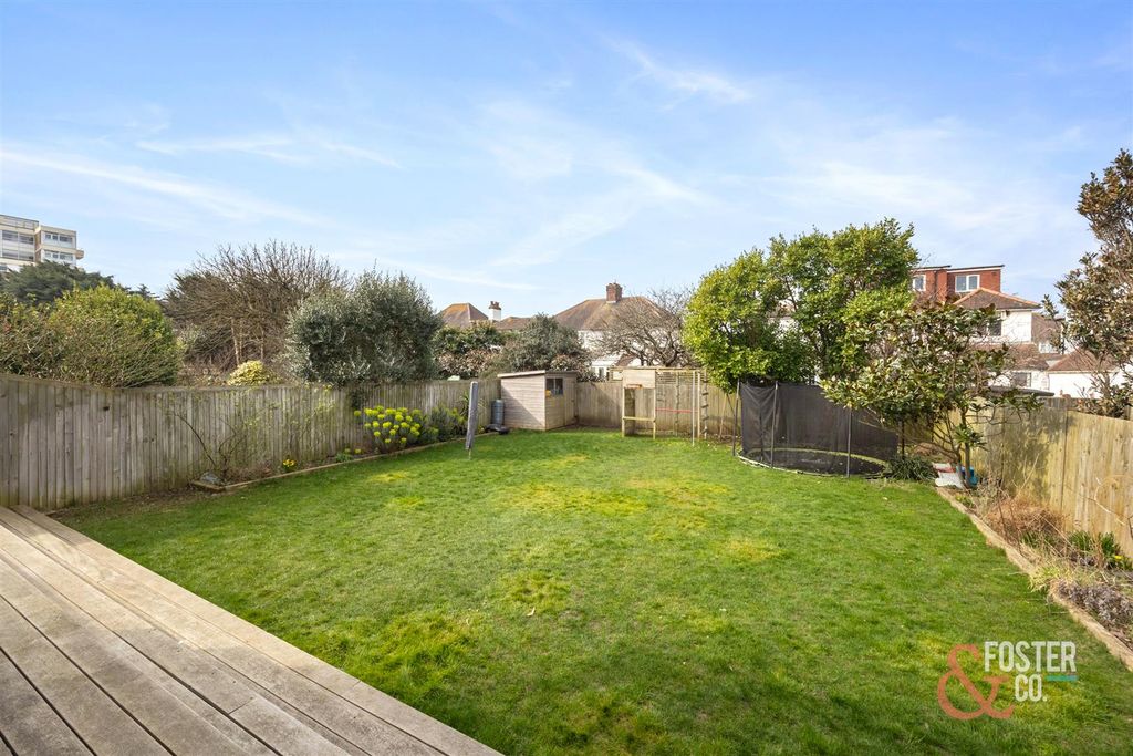 Property photo 2 of 25 Berriedale Avenue 14-024.Jpg