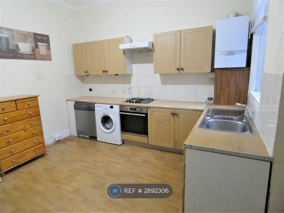 Property photo 3 of 12 Kitchen