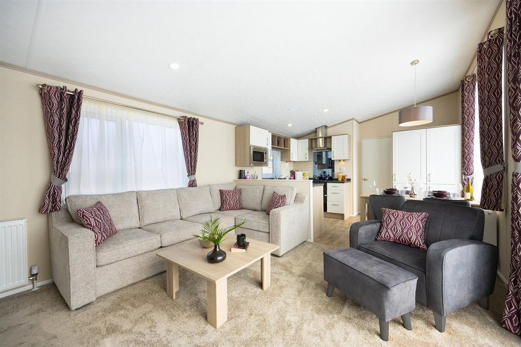 Property photo 3 of 9 Kitchen/Diner/Lounge