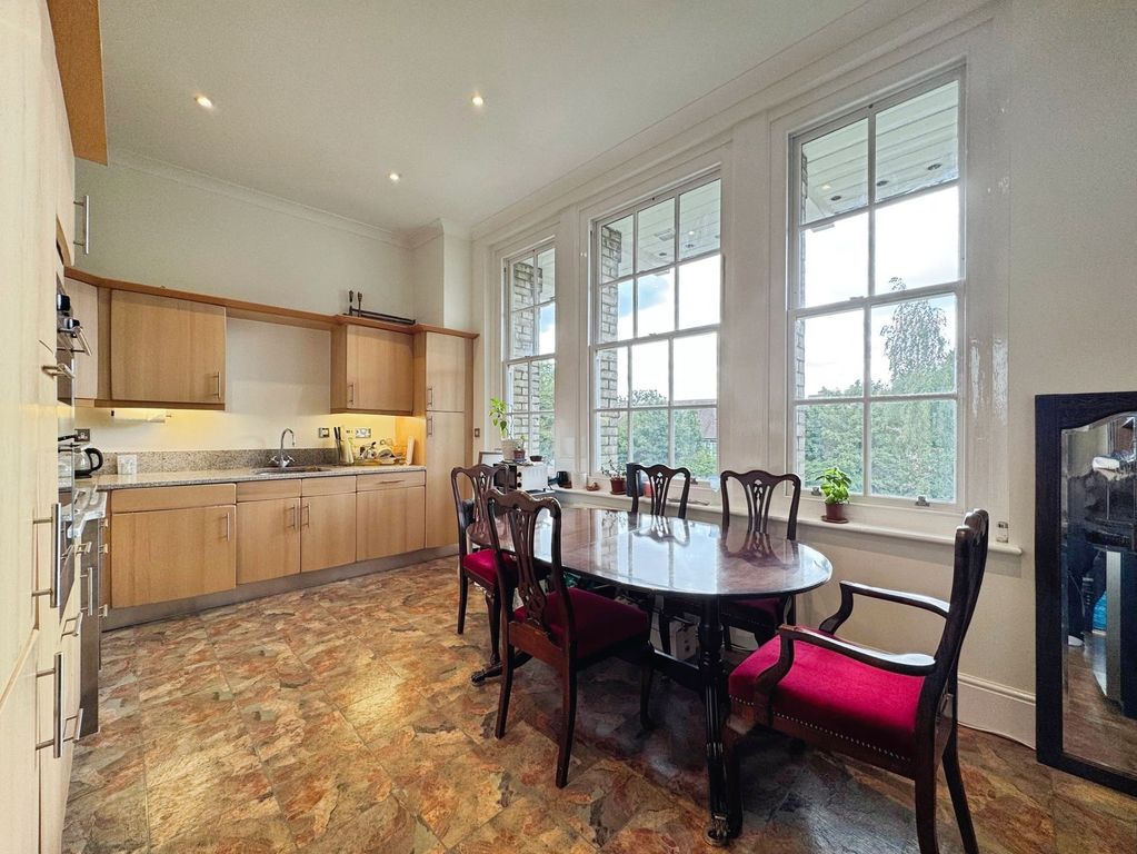 Property photo 3 of 17 Kitchen
