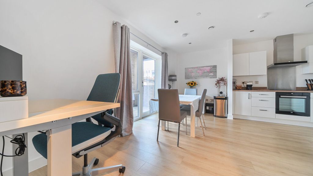 Property photo 2 of 20