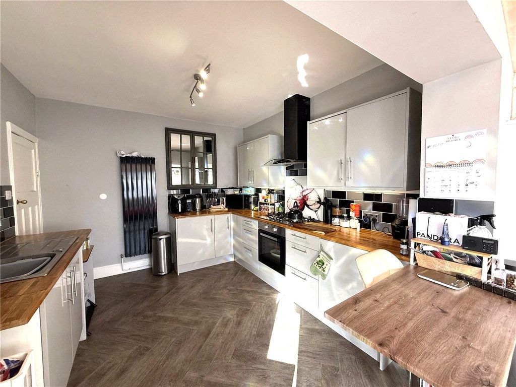 Property photo 2 of 16 Picture No. 32