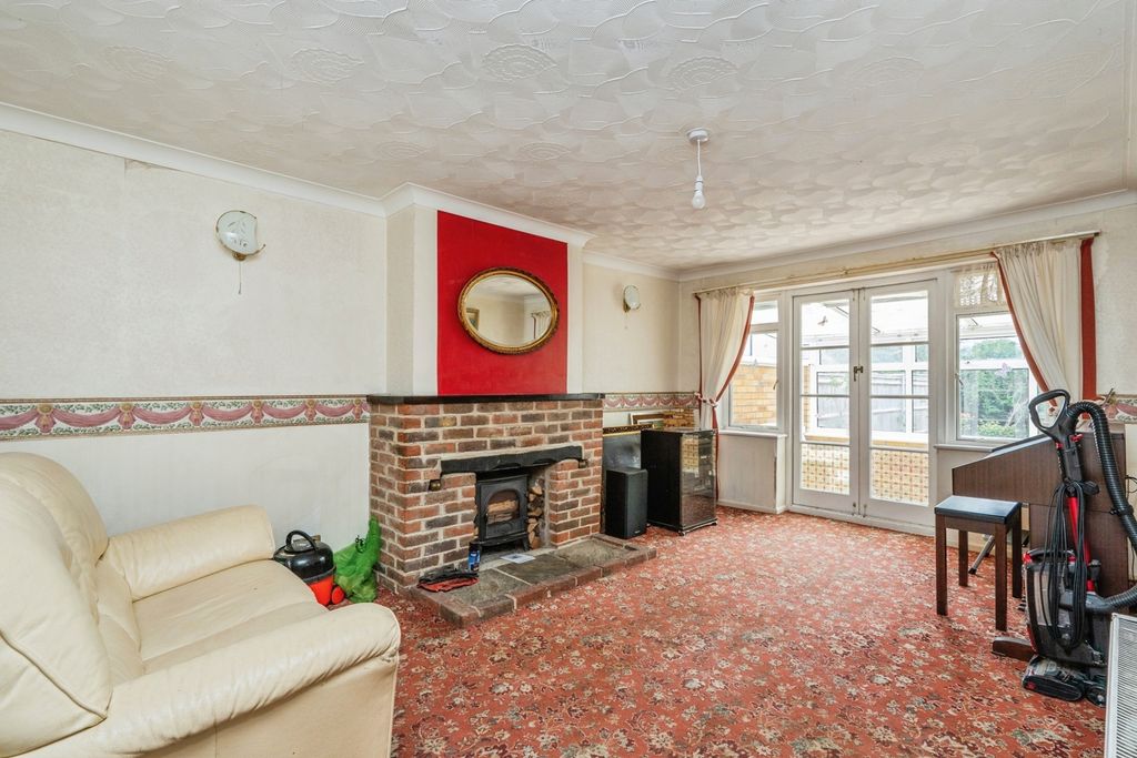 Property photo 2 of 17 Photo