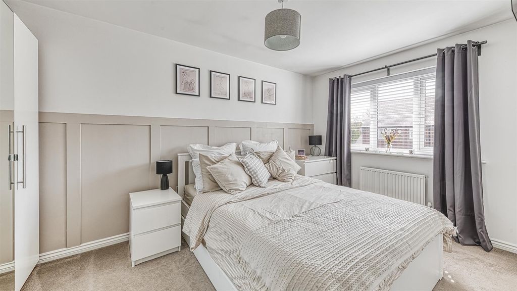 Property photo 3 of 27