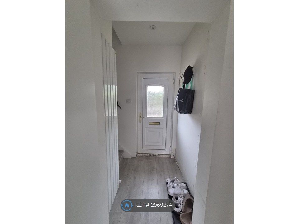 Property photo 2 of 34