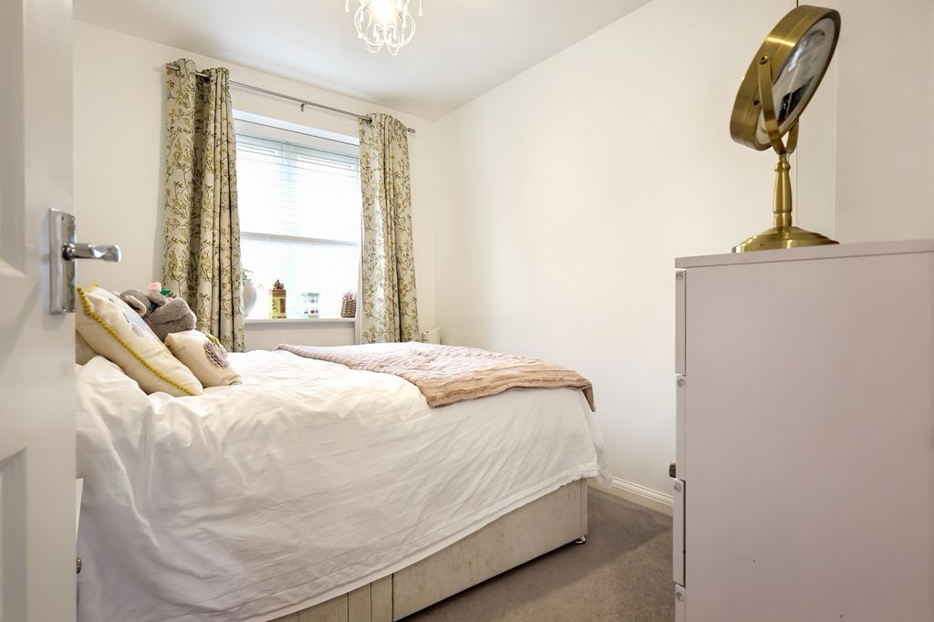 Additional image 8 of 2 bed flat for saleFlat 8 Merlin House, Centenary Way, Witney OX29