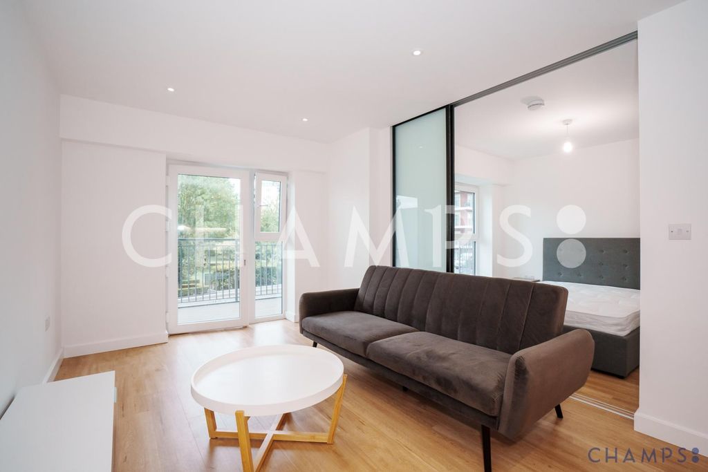 Property photo 1 of 10 Manhattan Studio To Let