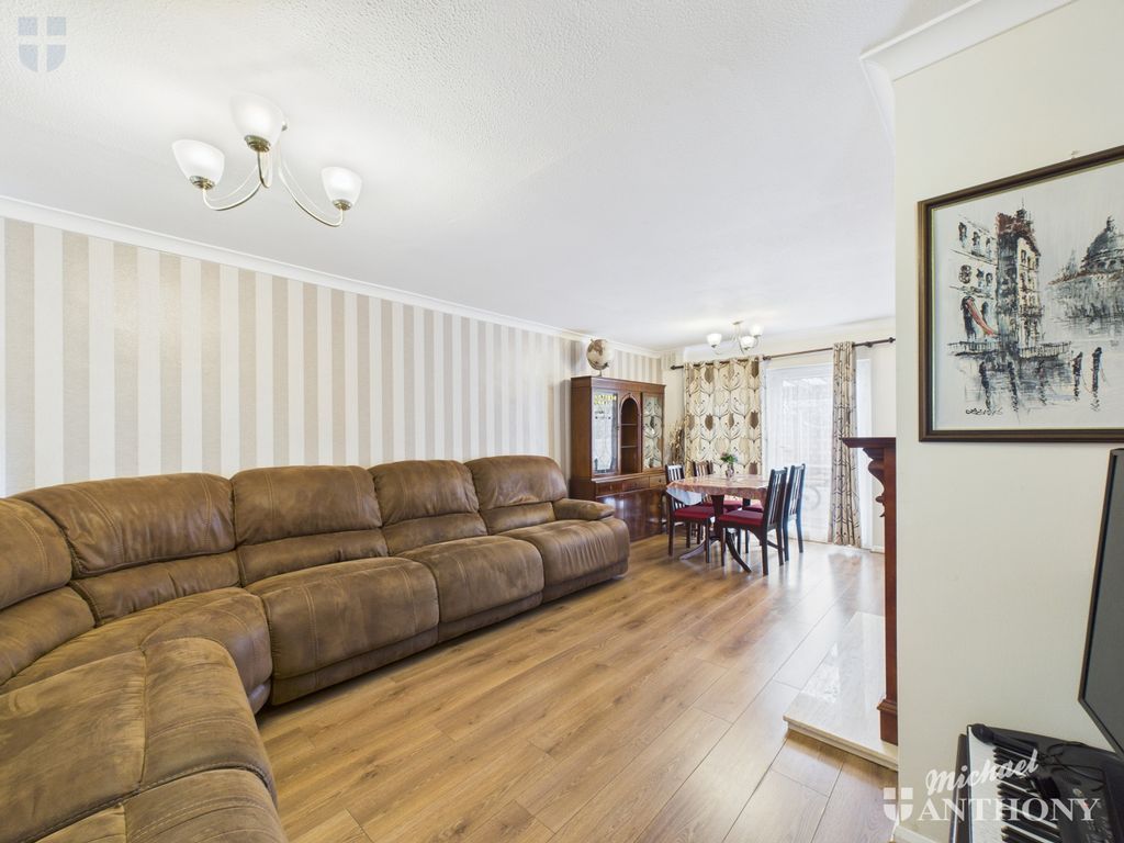 Property photo 3 of 15 Cam03218G0-Pr0778-Still005