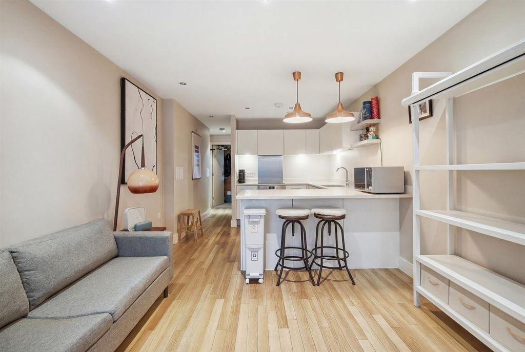 Property photo 2 of 15 014_Img_0916_Declutter_703d72De.Jpg