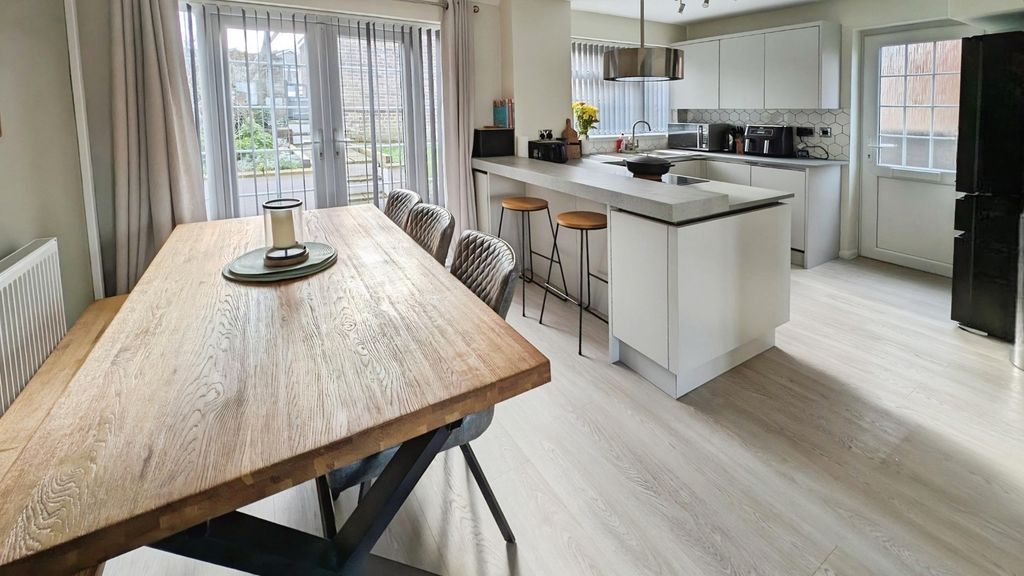 Property photo 3 of 13 Pbox-Img.Jpg