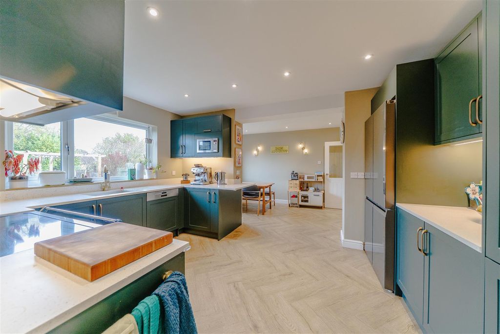 Property photo 2 of 40 Dining Kitchen