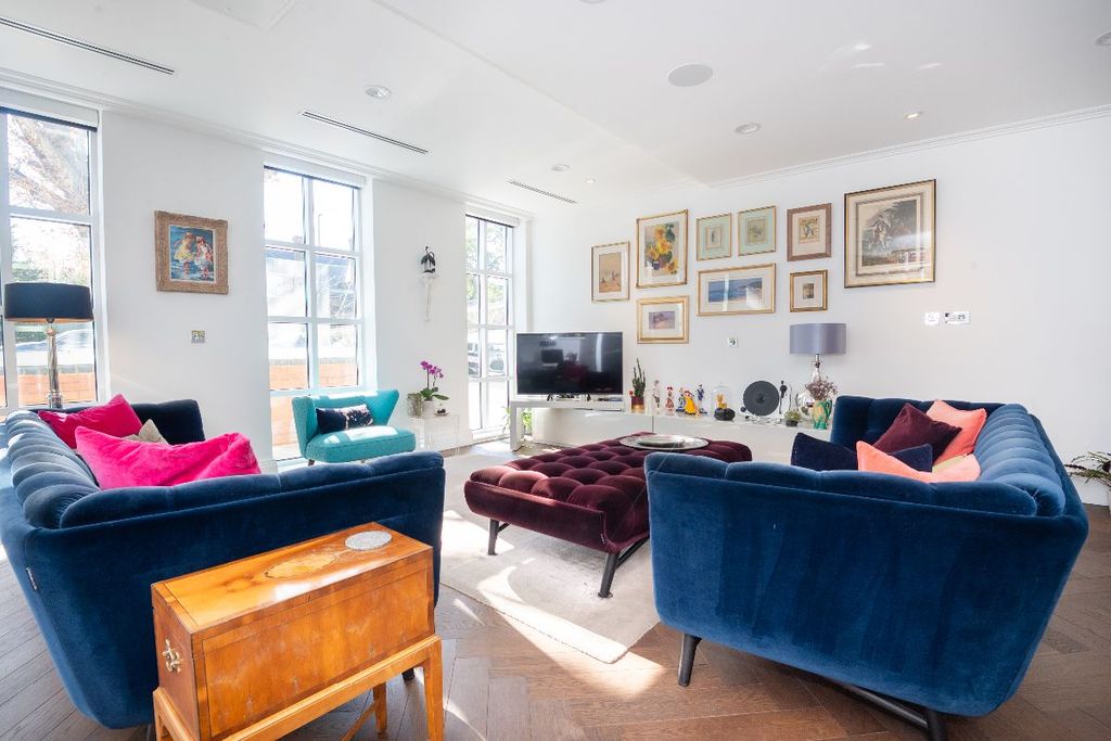 Property photo 3 of 25