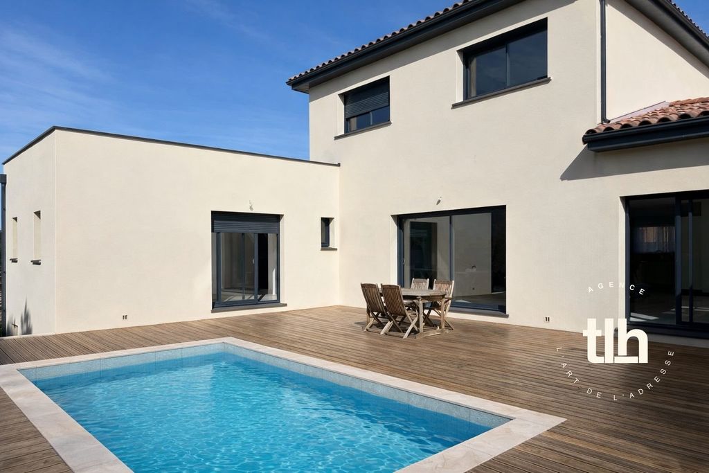Property photo 1 of 11 5-Room House With Swimming Pool In Narbonne