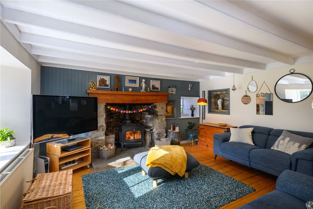 Property photo 3 of 29 Sitting Room