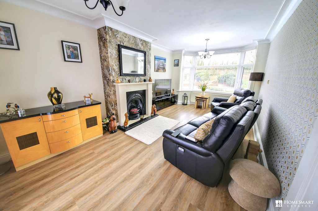 Property photo 2 of 20 Lounge