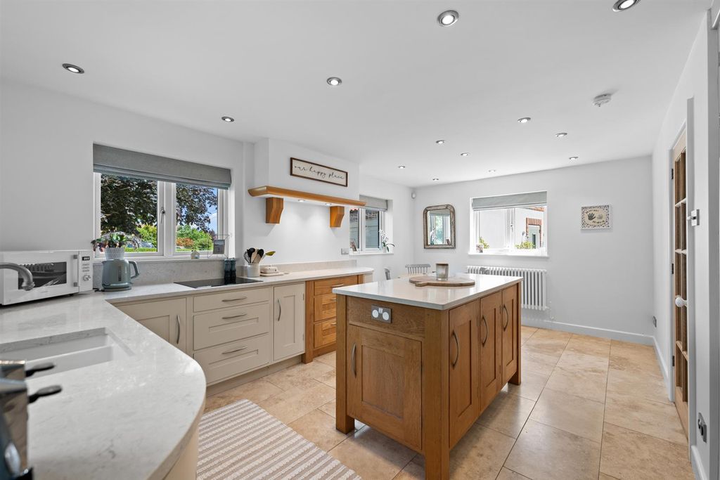 Property photo 2 of 42 Portland House-05.Jpg