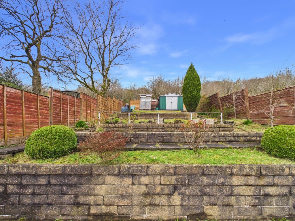 Property photo 3 of 18 Cam02093G0-Pr0082-Still020