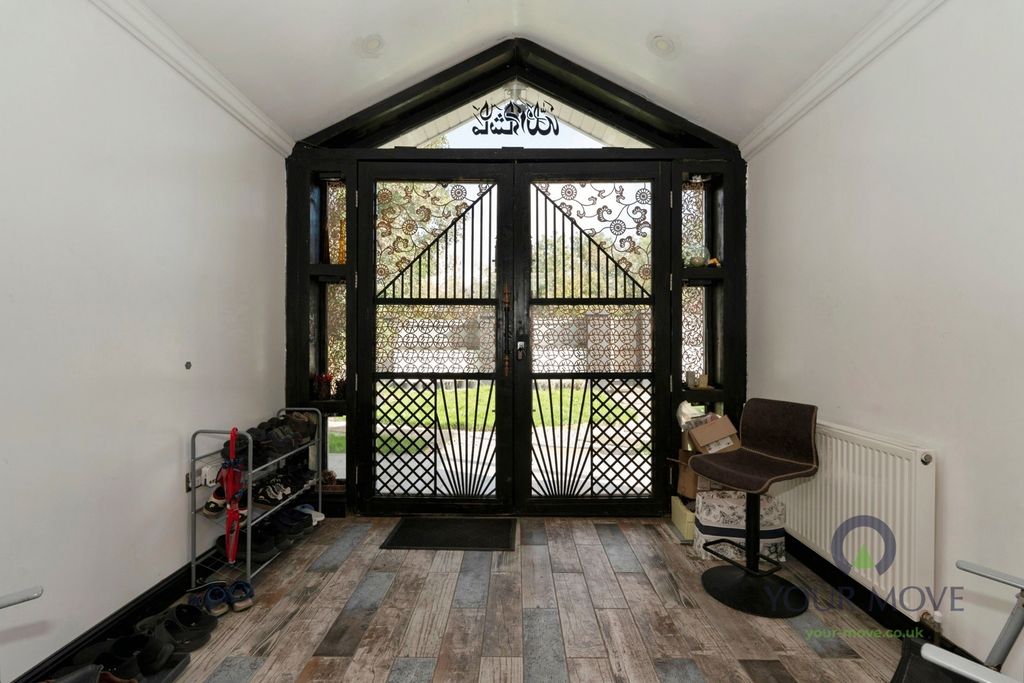 Property photo 2 of 16 Pbox-Img.Jpg