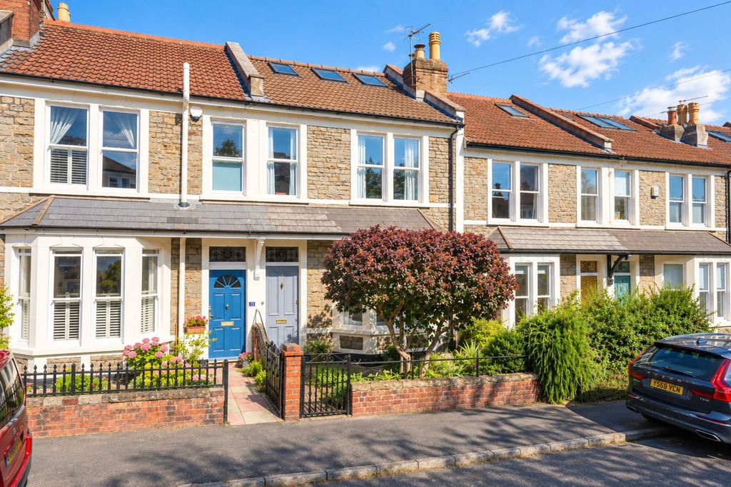 Property photo 2 of 33