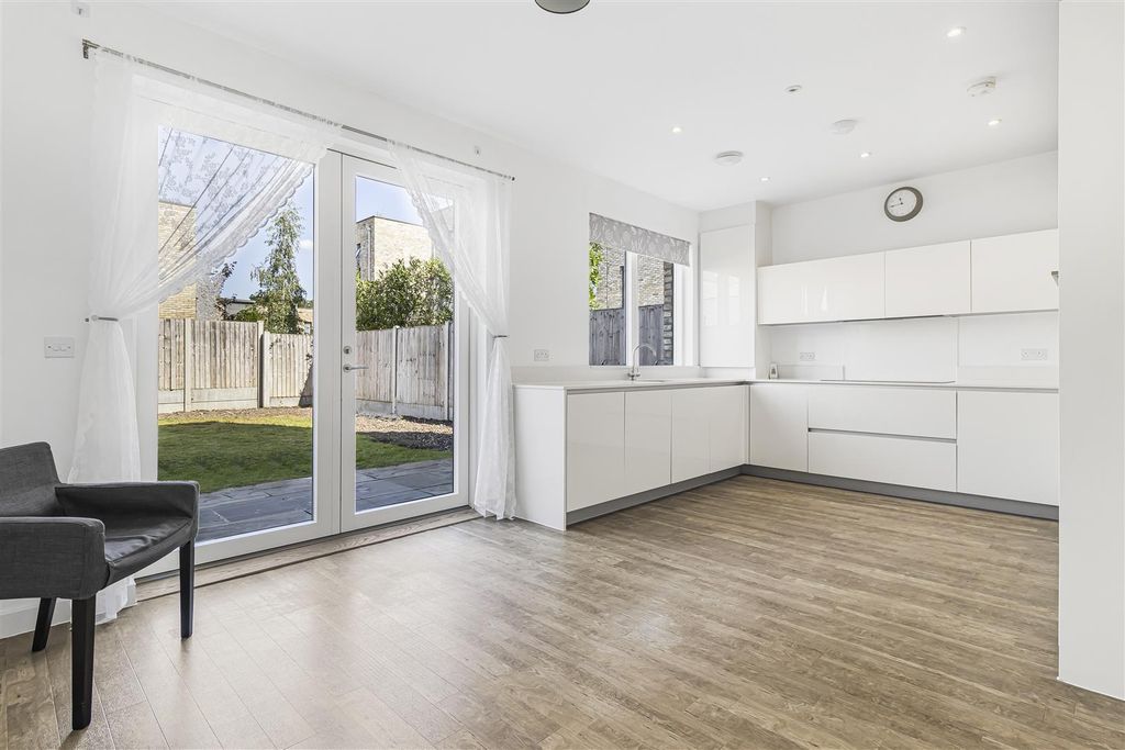 Property photo 2 of 20 12_61209.Jpg