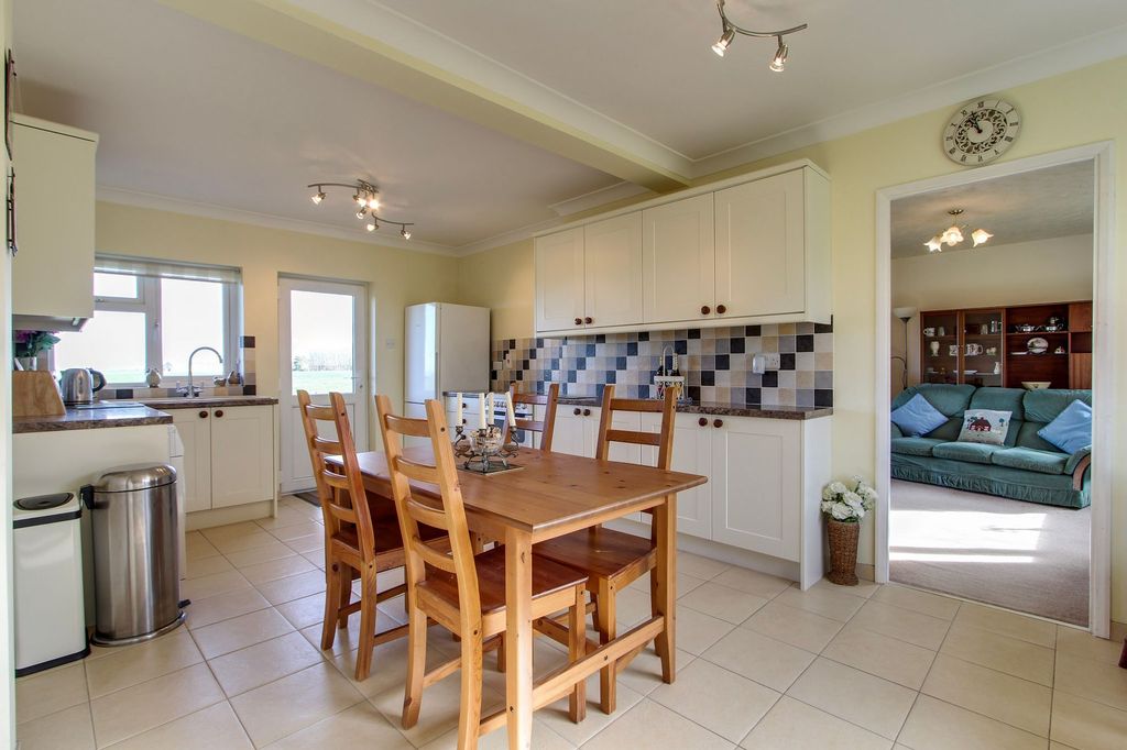 Property photo 3 of 39