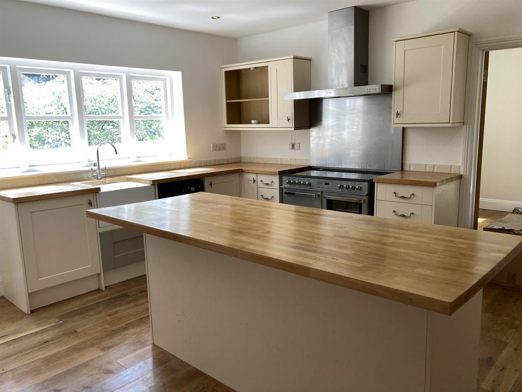 Property photo 3 of 29 Kitchen 3.Jpg