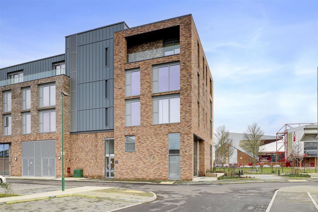 Property photo 1 of 21